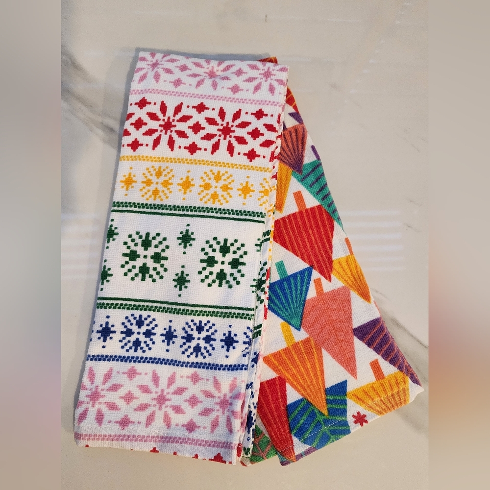 St. Nicholas Square Love to All Holiday Kitchen Towel **Last Chance** - Picture 2 of 3